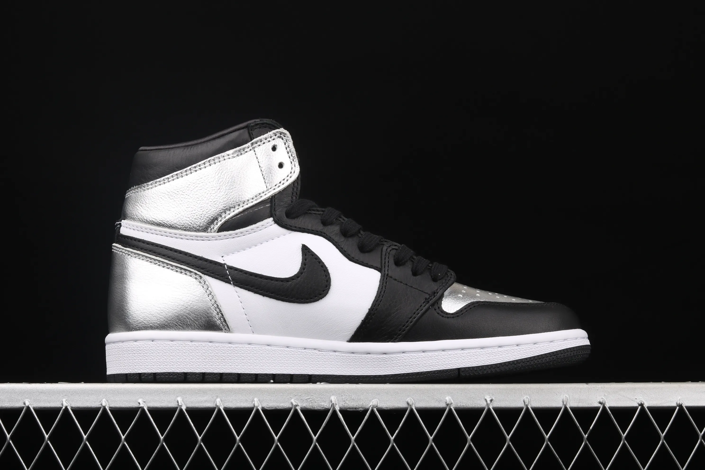 All categories Air Jordan Jordan series basketball shoes Air Jordan 1 High Air Jordan 1 High OG Wmns "Silver Toe" AJ1 Joe 1 metallic black silver silver toe CD0461-001